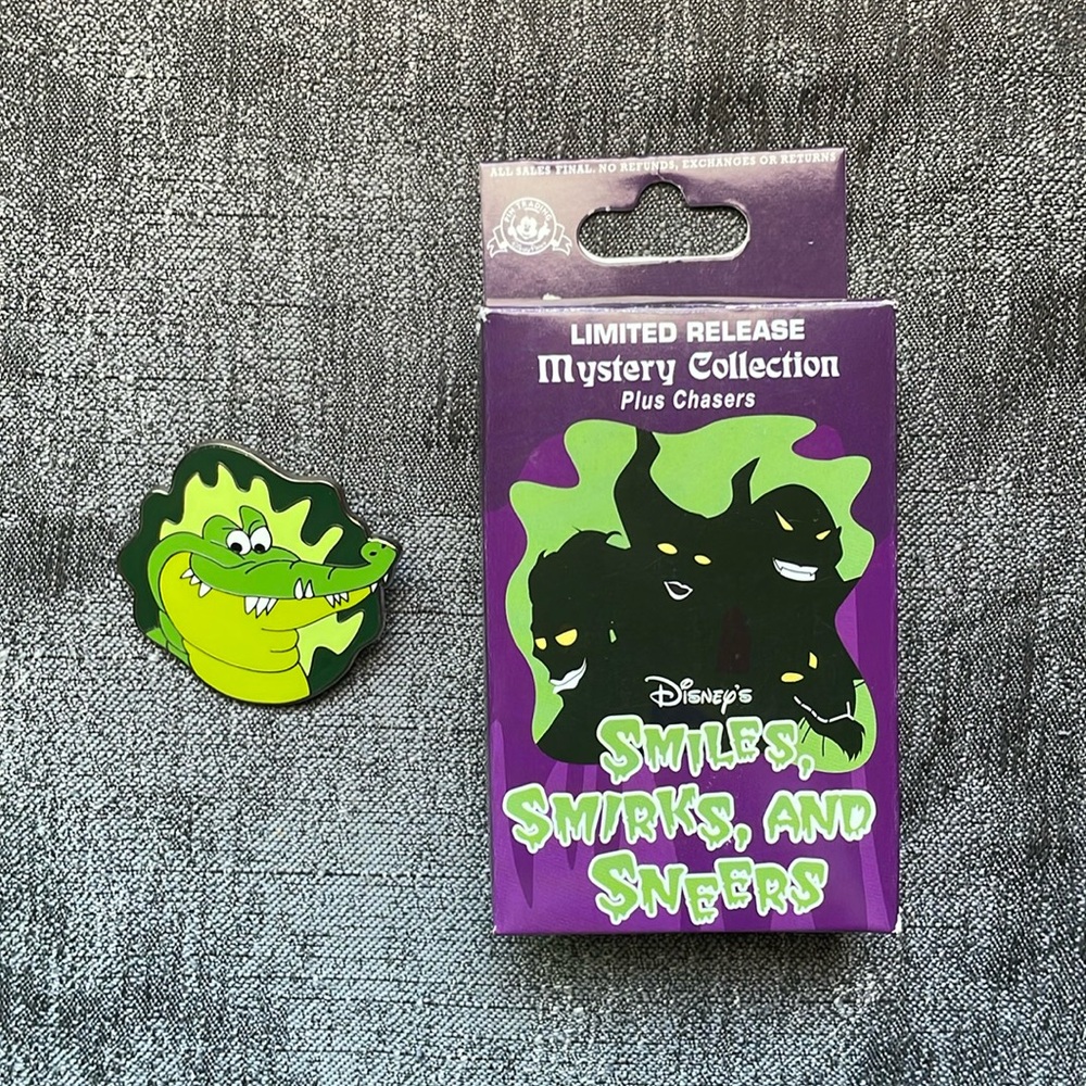 Disney Tick Tok-Smiles, Smirks and Sneers Mystery Collection-Limited Release Pin
